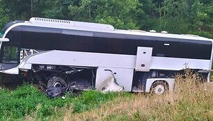 Avariją patyręs autobusas