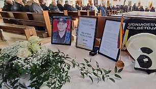 Gargžduose atsisveikinama su žuvusiu ugniagesiu Rolandu Venslauskiu