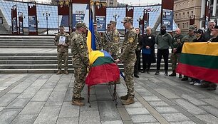 Atsisveikinimo su Ukrainoje mū&scaron;io lauke žuvusiu Tomu Valentėliu ceremonija Kyjive