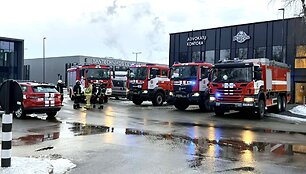 Ugniagesiai užgesino didžiulį  gaisrą Vilniuje, Ei&scaron;i&scaron;kių plente