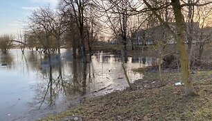 Naujausiais duomenimis, potvynis pamažu traukiasi, Nevėžio vandens lygis per parą nukrito, o upėje dar užsilikę ledai i&scaron;plaukė žemupio link