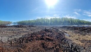 Ugniagesiai tęsia gaisro &Scaron;epetos durpyne gesinimą