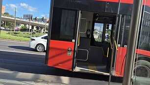 Vilniuje, Pilaitės prospekte, stotelėje autobusas pervažiavo moters koją