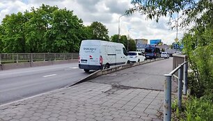 J.Basanavičiaus tiltas per Smilgos upę &ndash; viena svarbiausių Kėdainių arterijų, kuria kasdien važiuoja ir greitoji medicinos pagalba, ir ugniagesiai