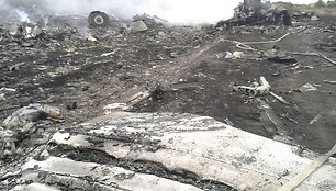 Ukrainoje sudužęs Malaizijos laineris &bdquo;Boeing 777&ldquo; su 295 žmonėmis numu&scaron;tas i&scaron; Rusijos teritorijos?