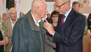 Senojoje Varėnoje įteikti &bdquo;Sidabrinės bitės&ldquo; apdovanojimai