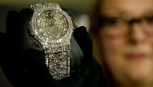 Šveicarijoje sukurtas laikrodis, kainuojantis 12,5 mln. litų