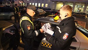 Policija tikrina taksistus