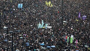 Į Honkongo gatves i&scaron;ėjo tūkstančiai protestuotojų