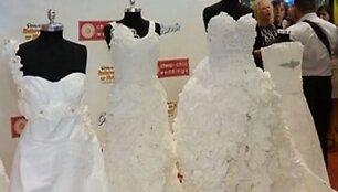 I&scaron; tualetinio popieriaus pagamintos vestuvinės suknelės