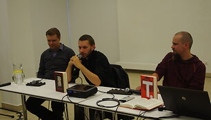 Akimirka i&scaron; Vilniaus knygų festivalio surengtos diskusijos &bdquo;Kaip skaityti Viktorą Peleviną?&ldquo;