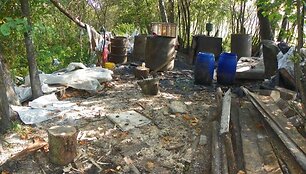 &Scaron;ilalės rajone pareigūnai aptiko naminės degtinės varyklą