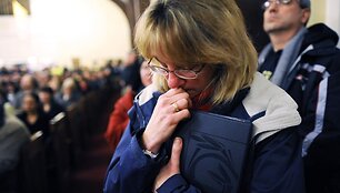&Scaron;imtai amerikiečių pagerbė per susi&scaron;audymą mokykloje žuvusių žmonių atminimą