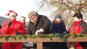Kalėdų girliandos pynimas