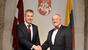 Latvijos gynybos ministras  dr. Artis Pabriks su Lietuvos kra&scaron;to apsaugos ministru Juozu Oleku