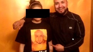 Tėvas už bausmę savo dukrą privertė vilkėti gėdingus mar&scaron;kinėlius