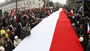 Lenkijoje protestuotojai kaltina Rusijos lyderį Vladimirą Putiną dėl prezidento Lecho Kaczynskio žūties