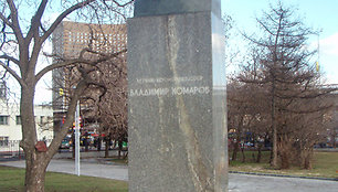 Vladimirui Komarovui skirta skulptūra Maskvoje