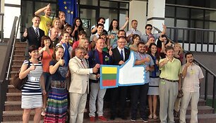 Kijeve pirmininkavimo pradžios proga i&scaron;kilmingai sutikta ir į Lietuvą i&scaron;lydėta apie 30 jaunimo atstovų grupė i&scaron; įvairių Ukrainos regionų.