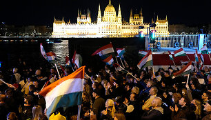 Budape&scaron;tas &scaron;venčia opozicijos pergalę Vengrijos rinkimuose