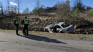 &Scaron;venčionių rajone apsivertė &bdquo;Honda&ldquo; automobilis