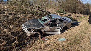 &Scaron;venčionių rajone apsivertė &bdquo;Honda&ldquo; automobilis