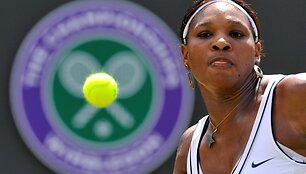 Serena Williams pasaulio reitinge nukris į 180-ą vietą