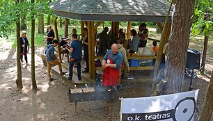 Oskaro Kor&scaron;unovo teatras netradici&scaron;kai uždarė jubiliejinį sezoną