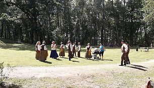 Latviškos Joninės Ilzenbergo dvare