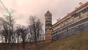 Medžių praretinimai Panemunės pilies peizažiniame parke atvėrė pilį, vaizdą į Nemuną.