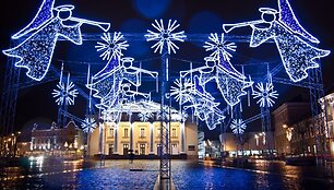 Kalėdinės dekoracijos Vilniaus Rotu&scaron;ės aik&scaron;tėje 2011 metų gruodį.