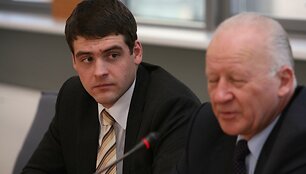 R.Žemaitaitis, oponentų teigimu, galėjo daryti įtaką tuometiniam Vilniaus merui J.Imbrasui.