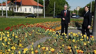 M.Monkevičius (d.) su Nyderlandų ambasadoriumi K.Spaansu.