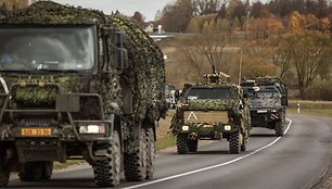 Lietuvos ir sąjungininkų kariai nuo pat ryto intensyviai tęsia judėjimą į Gen. Silvestro Žukausko poligoną Pabradėje.