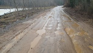 Sunkiai išvažiuojami Nemenčinės seniūnijos keliai