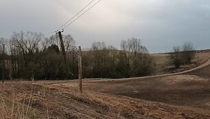 Pasvirę elektros stulpai Rusakalnio kaime