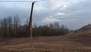 Pasvirę elektros stulpai Rusakalnio kaime
