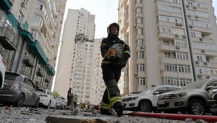 Apgriautas daugiabutis Kyjive po birželio 24-osios naktinės atakos