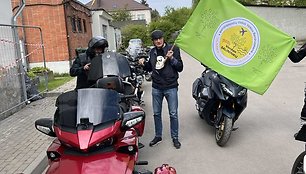 Salininkų bendruomenė peticijas Vyriausybei vežė motociklais