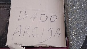Plakatas apie bado akciją