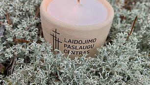 Vieni&scaron;ų žmonių laidotuvės Karveli&scaron;kių kapinėse