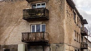 Avarinės būklės dalis daugiabučio &Scaron;venčionėliuose