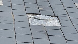 Tai, kas likę i&scaron; stulpelių Gedimino pr. ties Vilniaus gatve