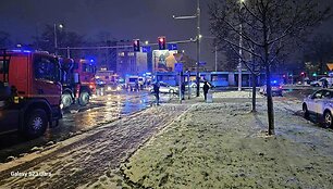 Avarija Vroclave &ndash; ma&scaron;ina trenkėsi į tramvajų