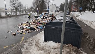 Vaizdas Vilniaus Pelesos gatvėje, kur buvo i&scaron;verstos &scaron;iuk&scaron;lės