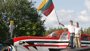 Rolandas Paksas lėktuve 2006 metais