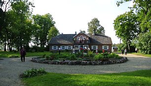 Paragių dvaras &ndash; Lazdynų Pelėdos muziejus