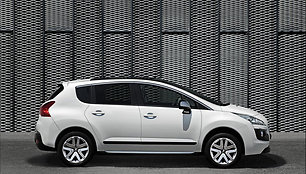 „Peugeot 3008 HYbrid4“