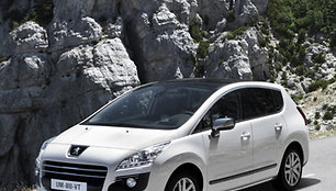 „Peugeot 3008 HYbrid4“