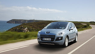 „Peugeot 3008 HYbrid4“